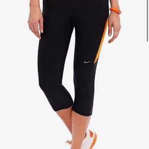 Great condition! Nike cropped running leggings